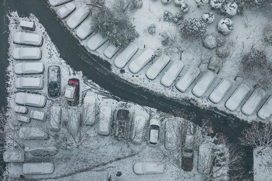 城市雪景航拍