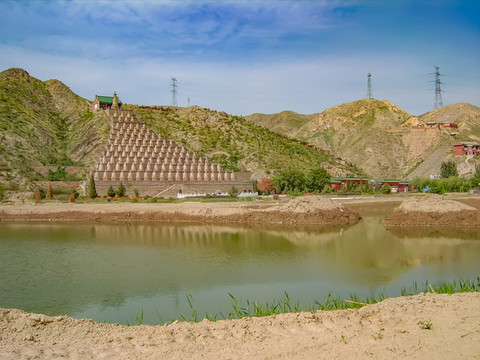 青銅峽一百零八塔