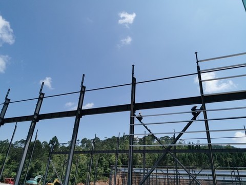 鋼結(jié)構(gòu)建筑廠房施工