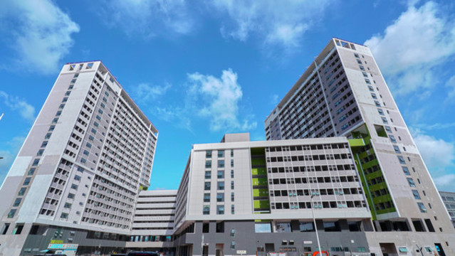 夏日晴天在建高樓