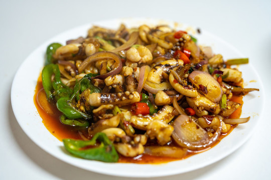 洋蔥炒魷魚(yú)