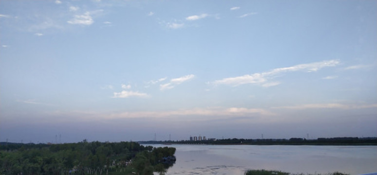 藍(lán)天白云