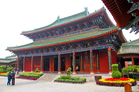 開(kāi)封府廳事