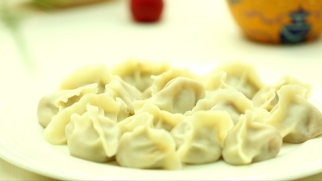 過節(jié)團聚吃餃子