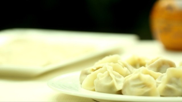 過節(jié)團聚吃餃子