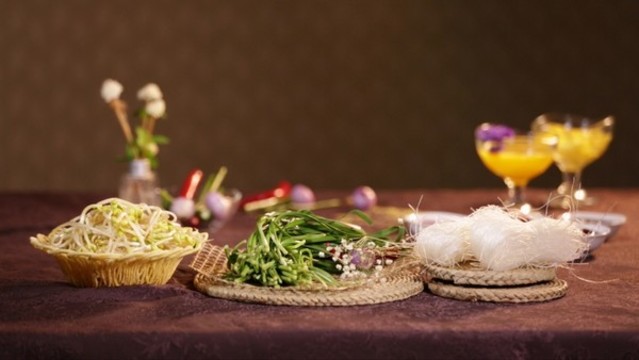 家常美食韭菜豆芽炒粉絲
