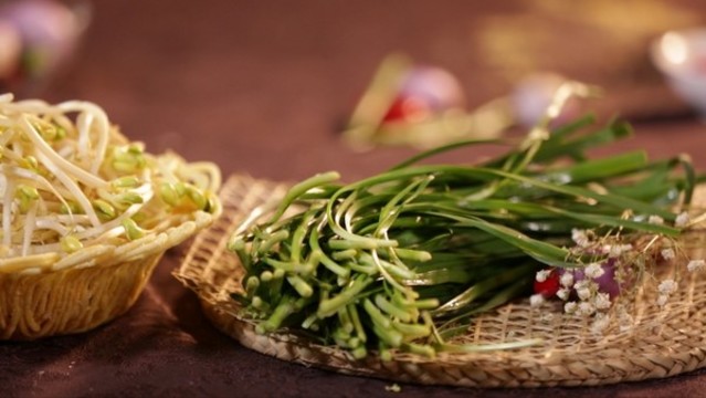 家常美食韭菜豆芽炒粉絲