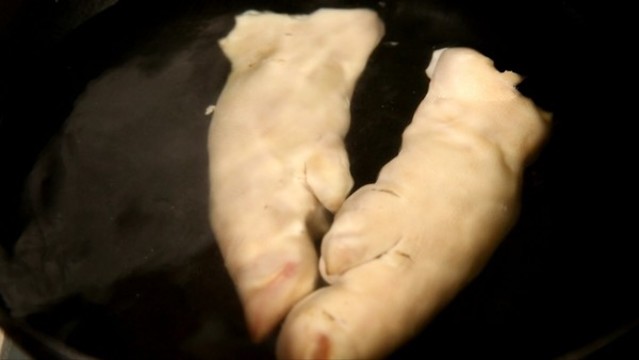開水汆燙白切雞白斬雞