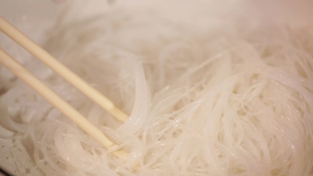 開水浸泡泡發(fā)粉絲全過程