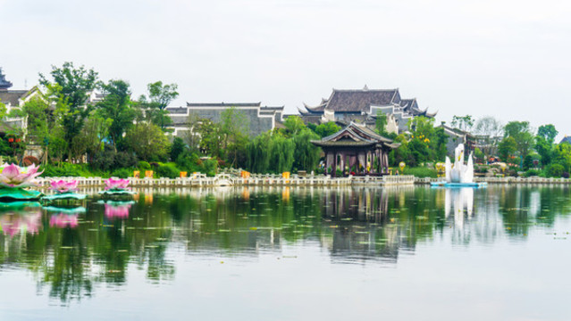 湖畔風(fēng)情