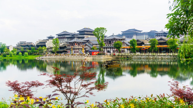 湖畔風(fēng)景