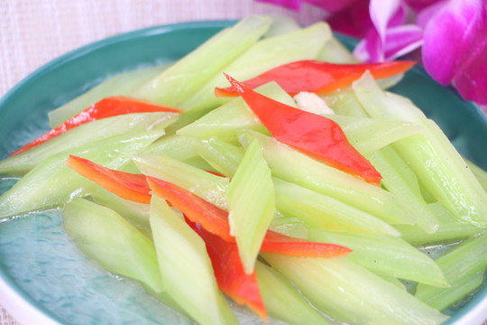 清炒西芹