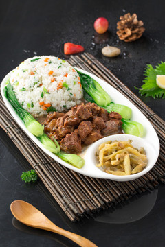 紅燒牛肉菜飯