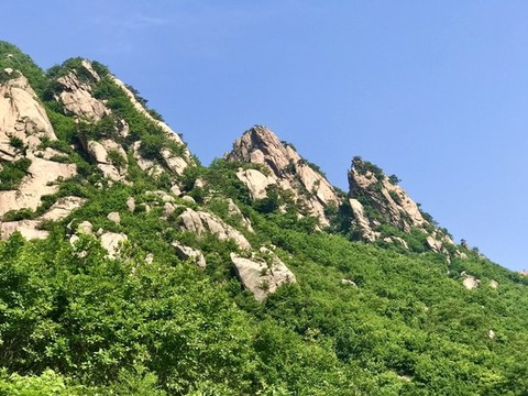 青山一抹幾仞山