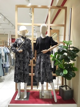 精品女裝店鋪陳列設(shè)計(jì)