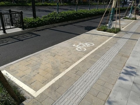 非機(jī)動(dòng)車停車位