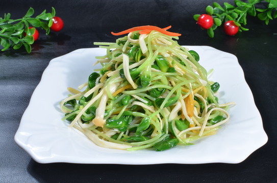 豆腐絲金針拌豆苗