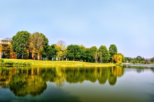 彌勒湖泉生態(tài)園掠影