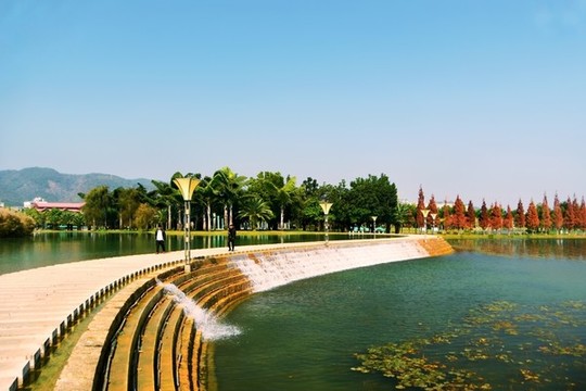 彌勒湖泉生態(tài)園掠影