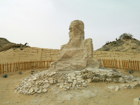尼雅遺址佛塔