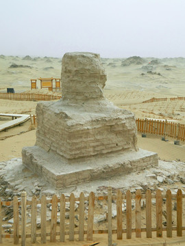 尼雅遺址佛塔