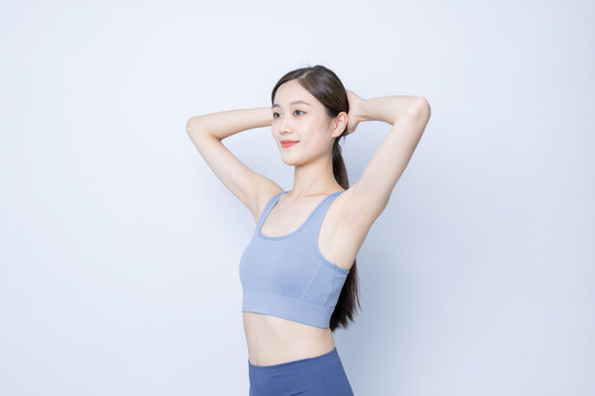 運(yùn)動(dòng)健身的東方女性