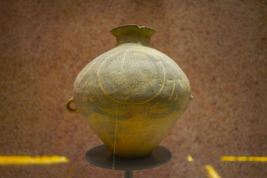 網(wǎng)格紋彩陶壺古代陶器古陶器