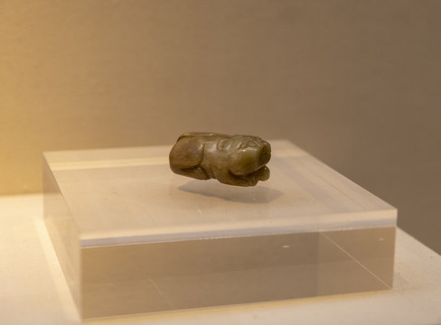 唐代青玉虎