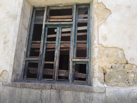 復(fù)古建筑風(fēng)景石墻舊學(xué)校