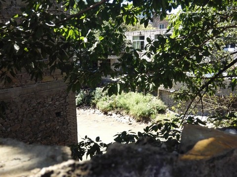 鄉(xiāng)村建筑石墻老學(xué)校