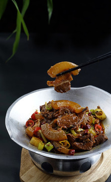 干鍋帶皮黃牛肉