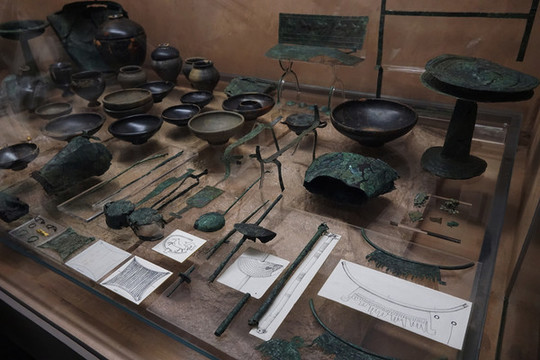 前3世紀特洛斯蒂亞墓隨葬品
