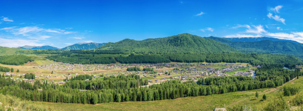 新疆阿勒泰禾木村全景圖