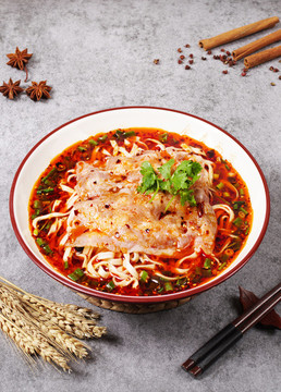 麻辣肥牛面