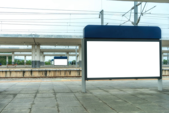 火車站臺(tái)白色空白燈箱廣告