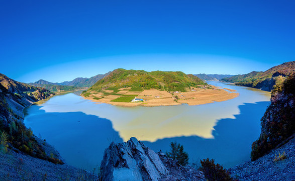 中國遼寧丹東渾江大轉(zhuǎn)彎風光
