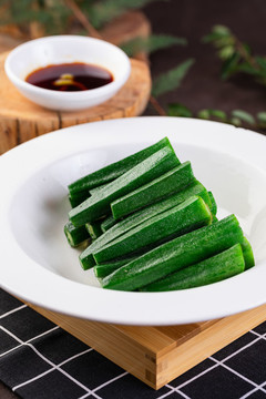 白灼秋葵