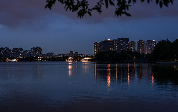 夜石湖