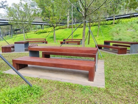 公園長(zhǎng)凳