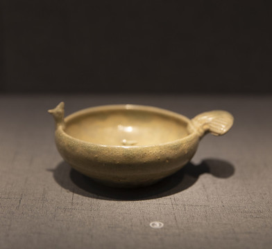 晉代越窯青釉鳥形瓷盞