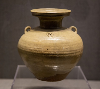 越窯青釉網(wǎng)格紋雙系盤口瓷壺