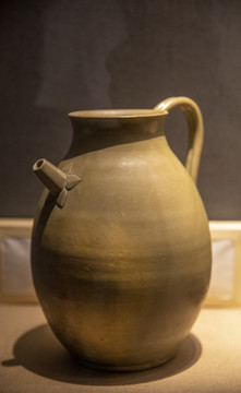 唐代越窯青釉瓷執(zhí)壺