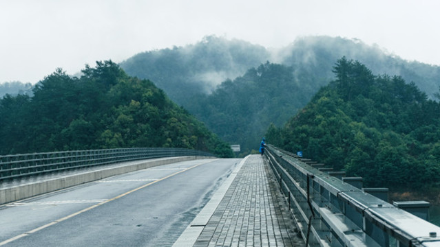 山里的公路