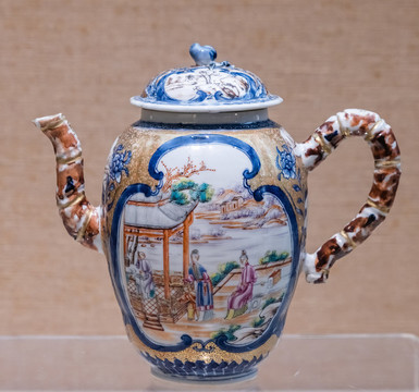 廣彩青花描金山水人物紋執(zhí)壺