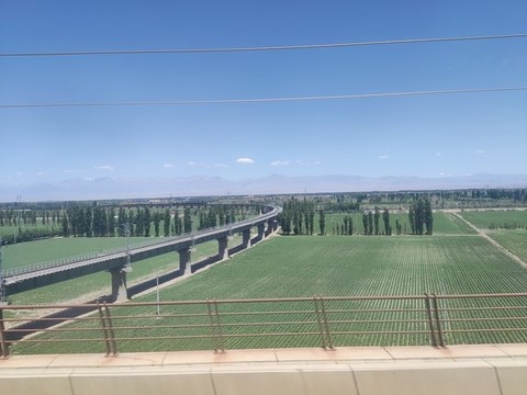 鐵路沿岸