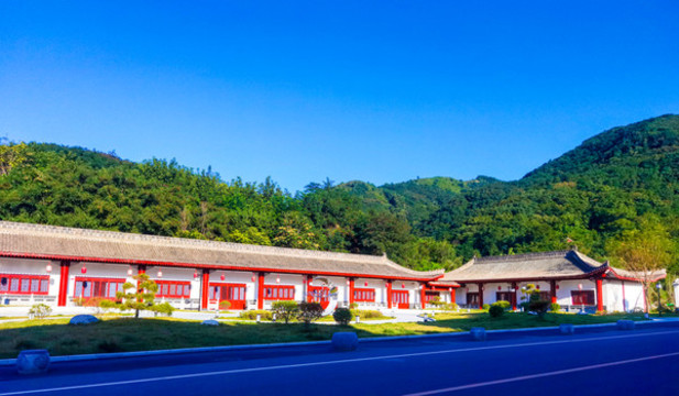 湯峪湖陽(yáng)光露天浴湯
