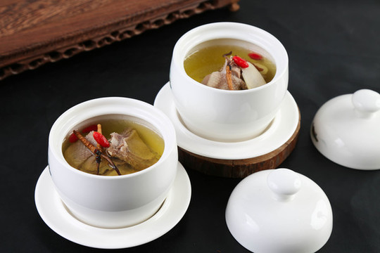 冬蟲(chóng)夏草燉水鴨