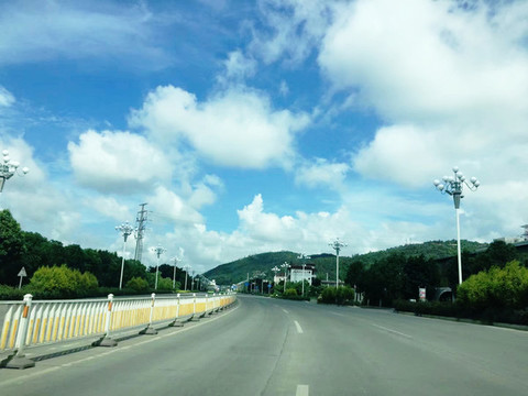 藍(lán)天白云