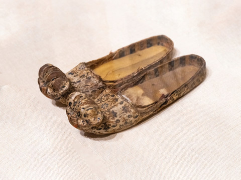 唐代寶相花云頭錦鞋