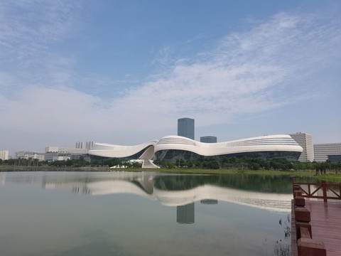 湖光水色柳州大蝴蝶